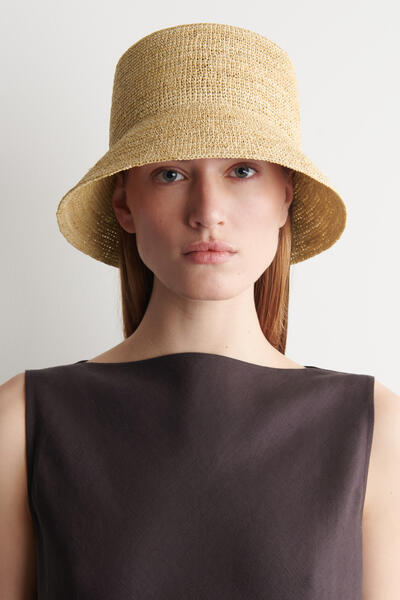 COS ラフィアバケットハット