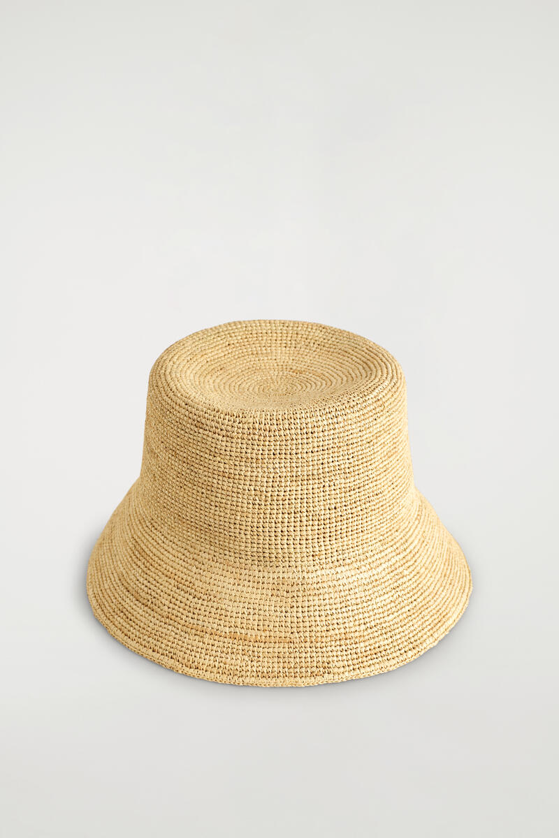 COS ラフィアバケットハット