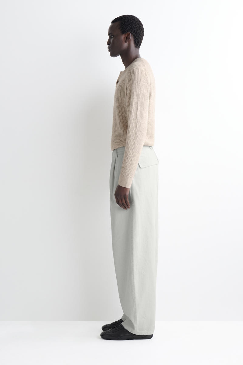 COS カシミアリネンヘンリーネックTシャツ