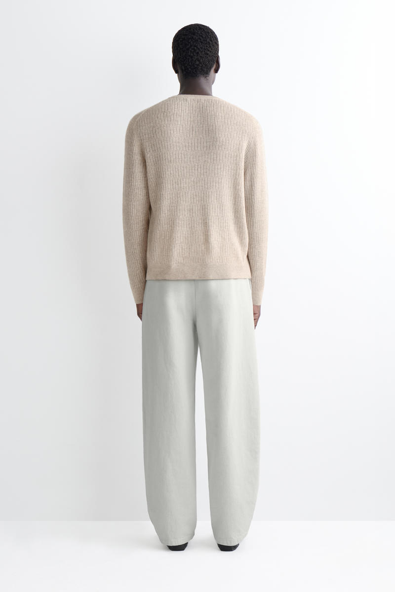 COS カシミアリネンヘンリーネックTシャツ