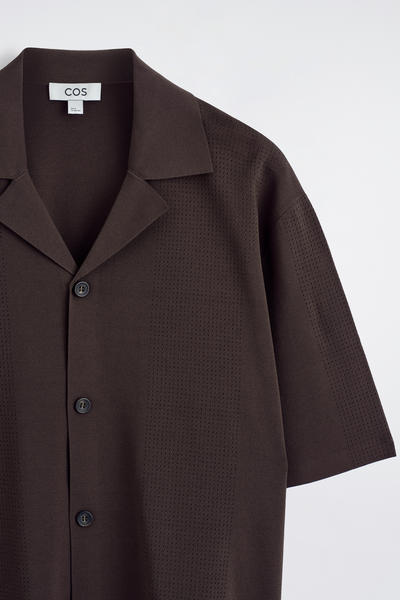 COS パンチング加工 半袖ニットシャツ