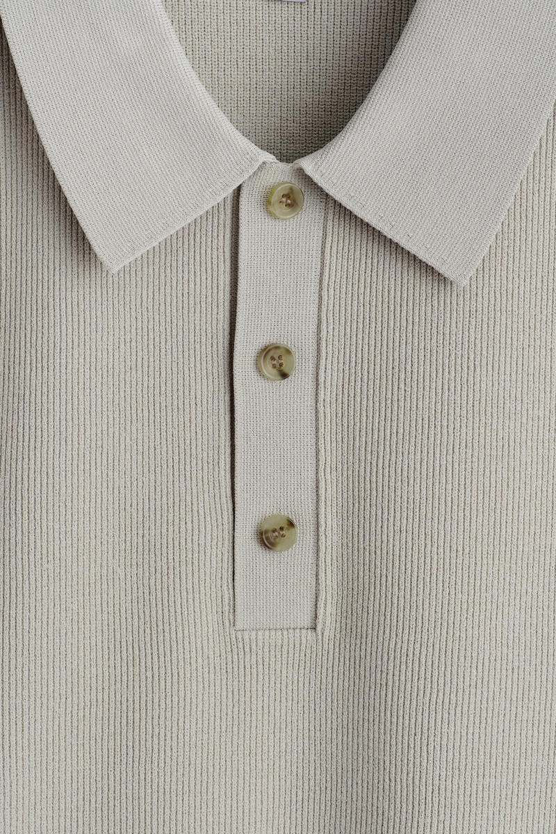 COS スリムリブブークレニットポロシャツ