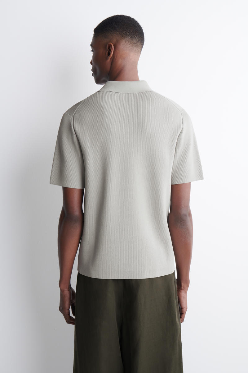 COS スリムリブブークレニットポロシャツ