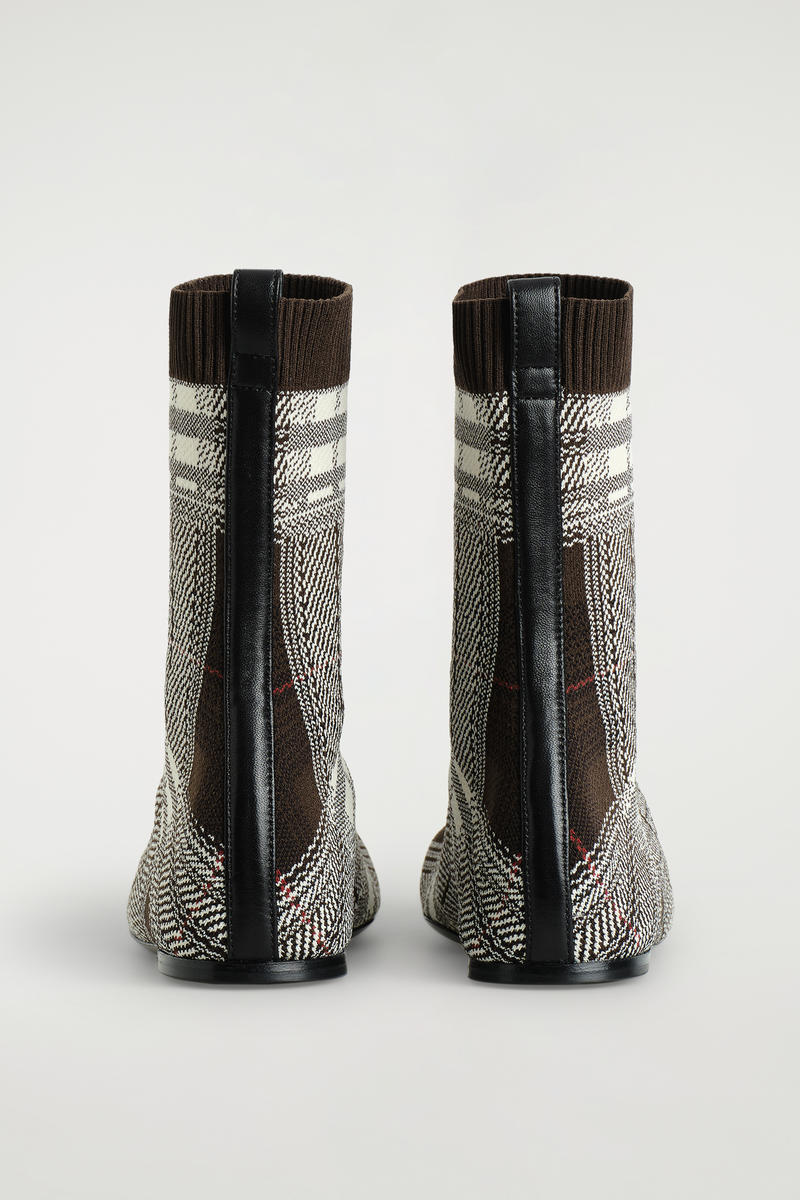 COS チェックニットソックスブーツ
