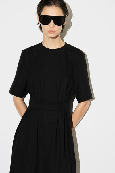 COS ベルトディテール　ミディTシャツワンピース