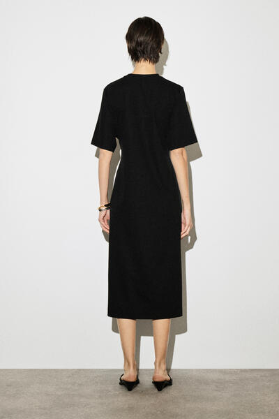 COS ベルトディテール　ミディTシャツワンピース