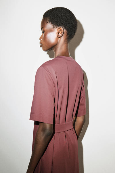 COS ベルトディテール　ミディTシャツワンピース