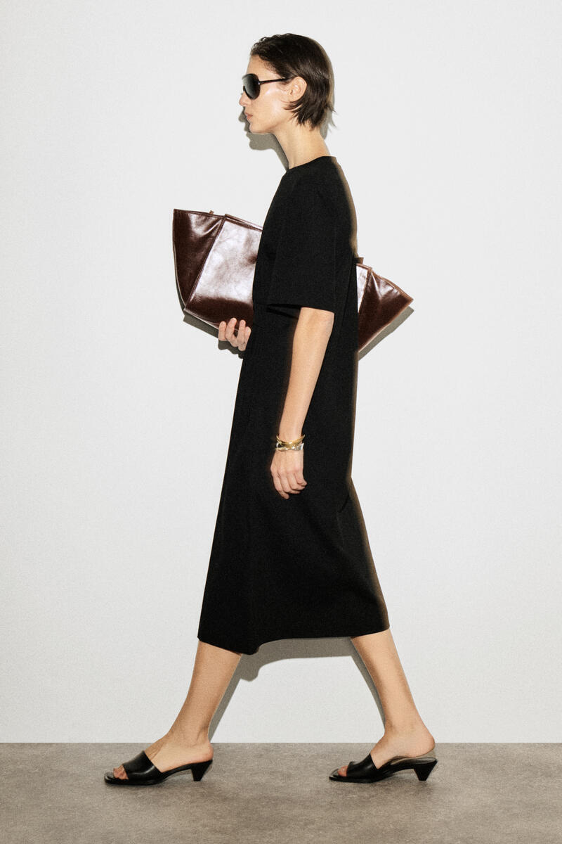 COS ベルトディテール　ミディTシャツワンピース