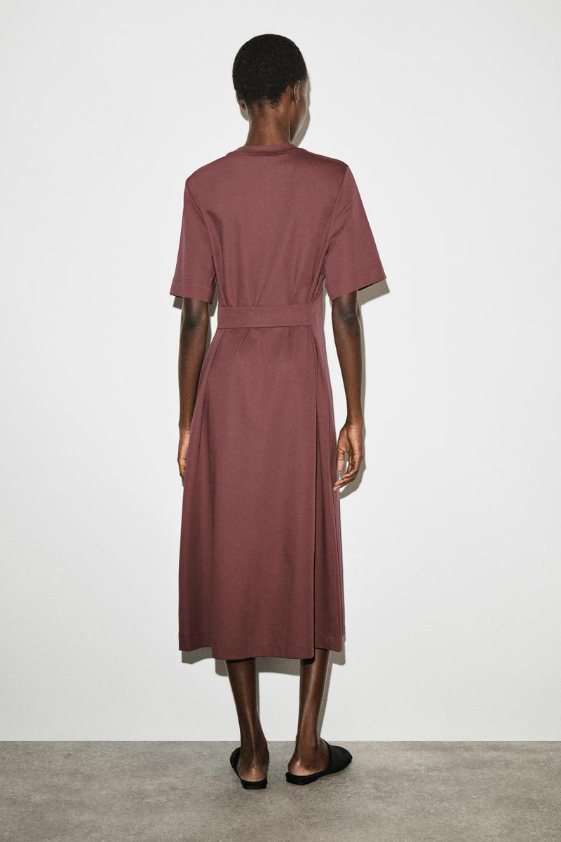 COS ベルトディテール　ミディTシャツワンピース