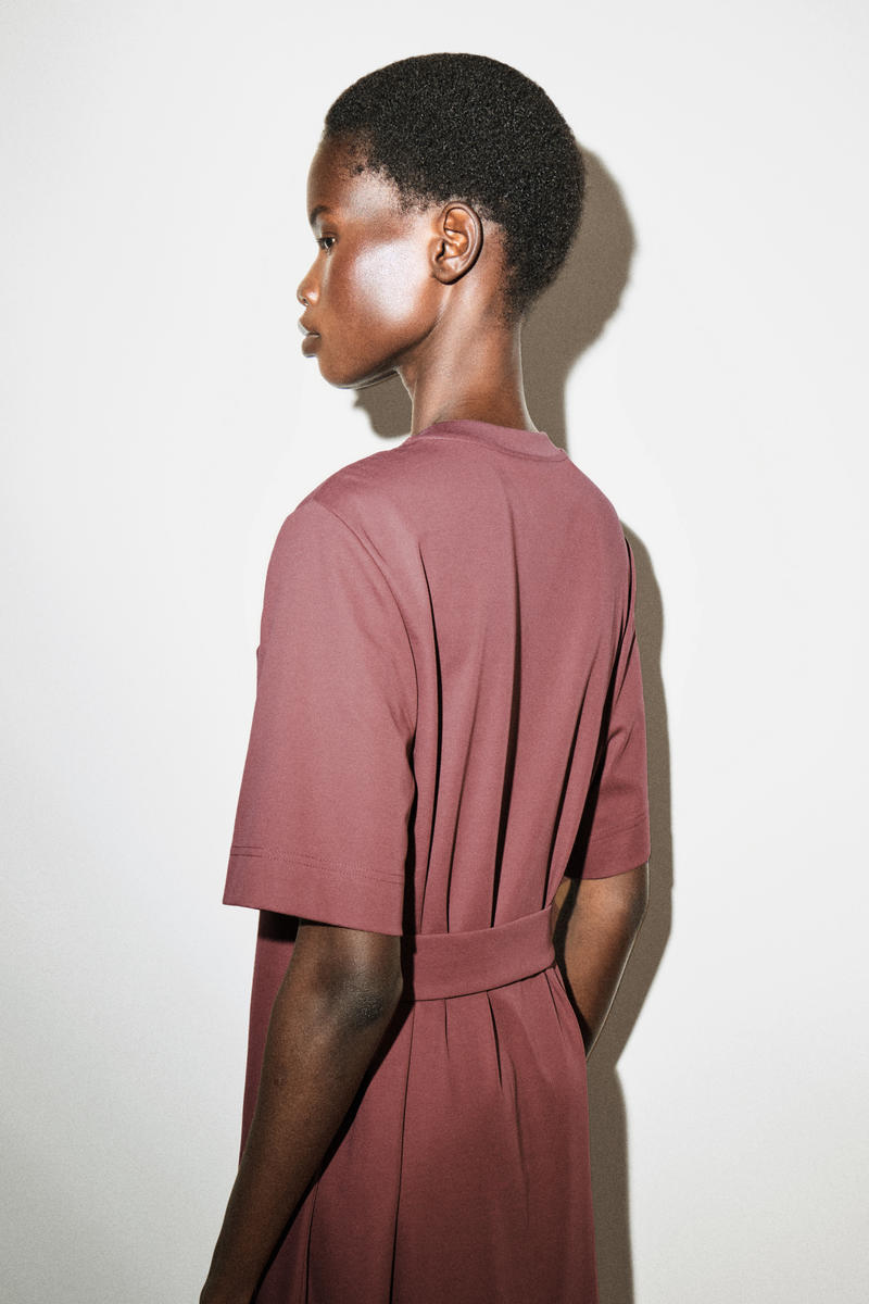 COS ベルトディテール　ミディTシャツワンピース