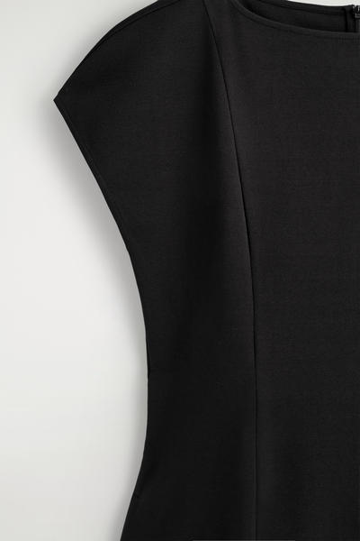 COS 彫刻的なジャージーミディスカート