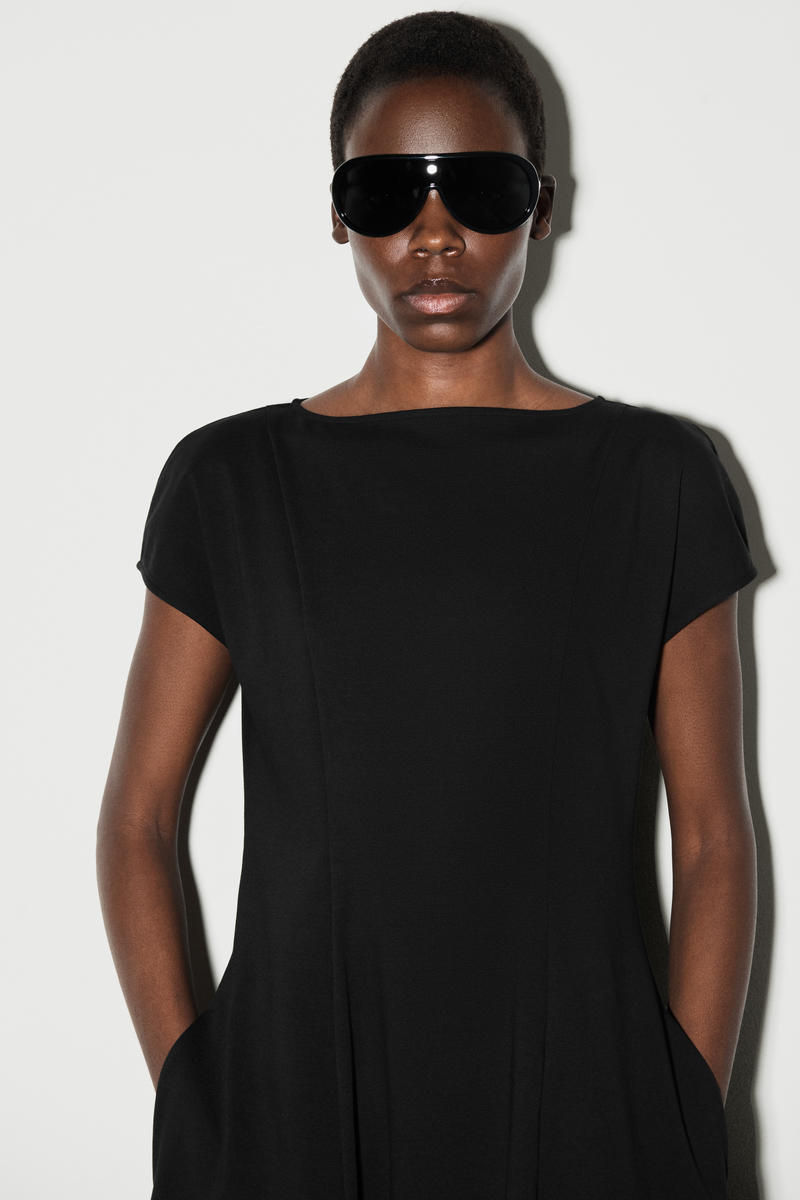 COS 彫刻的なジャージーミディスカート