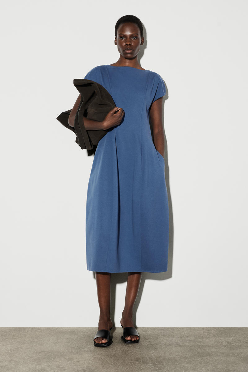 COS 彫刻的なジャージーミディドレス