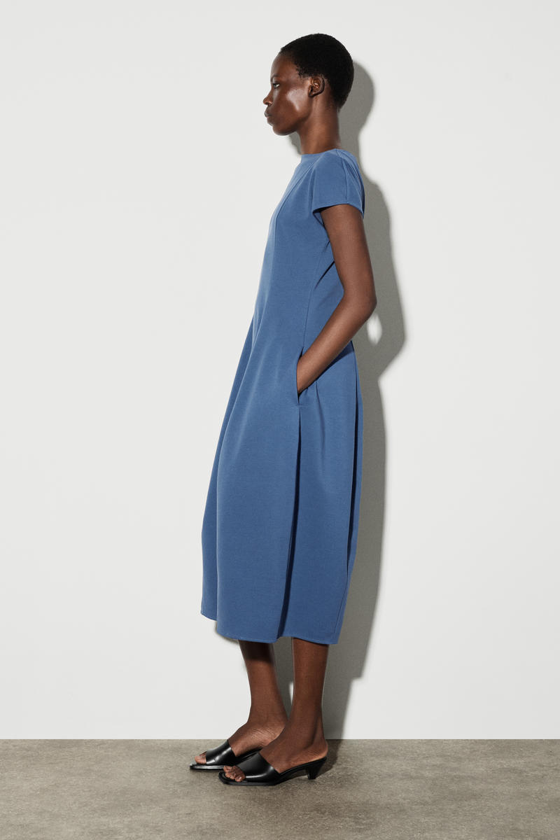 COS 彫刻的なジャージーミディドレス