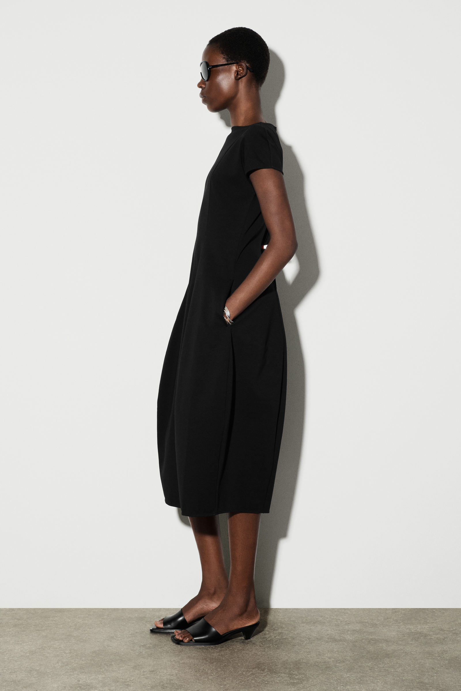 SCULPTURAL JERSEY MIDI DRESS 彫刻的なジャージーミディワンピース 
