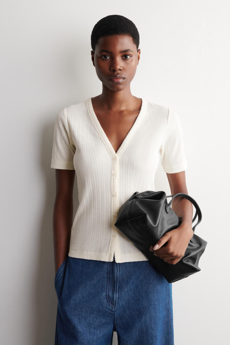 COS ポイントルニット半袖カーディガン