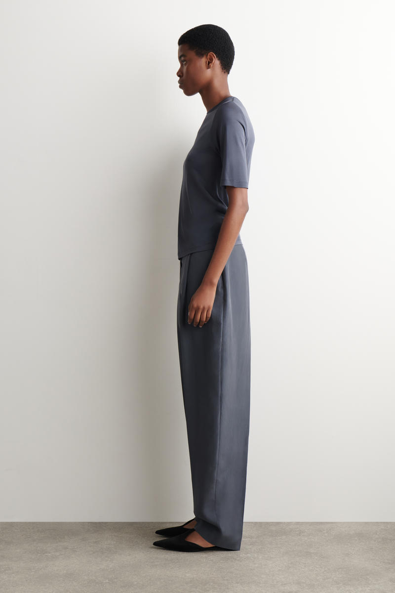 COS シルクジャージーTシャツ