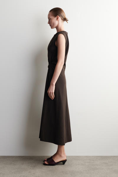 COS ツイストディテール ジャージーミディドレス