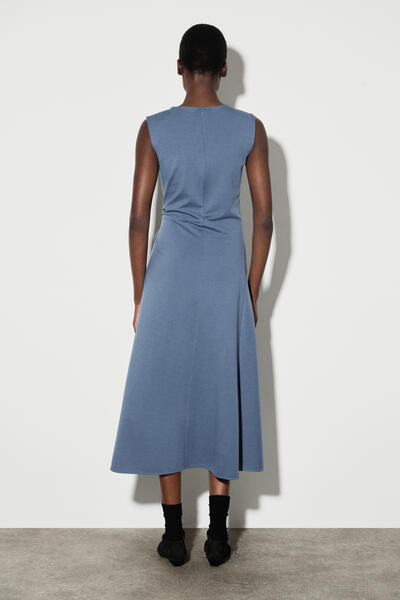 COS ツイストディテール ジャージーミディドレス