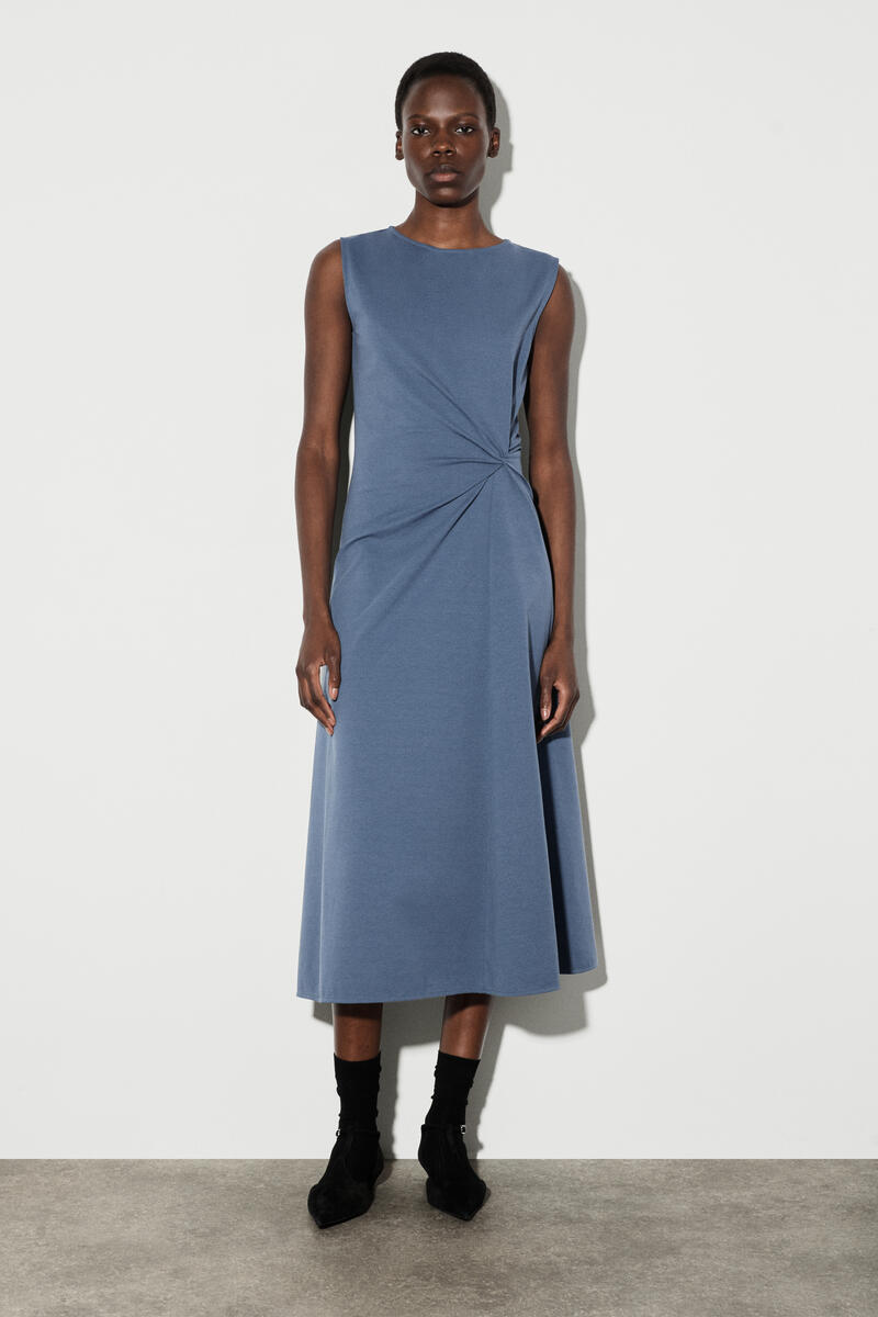 COS ツイストディテール ジャージーミディドレス