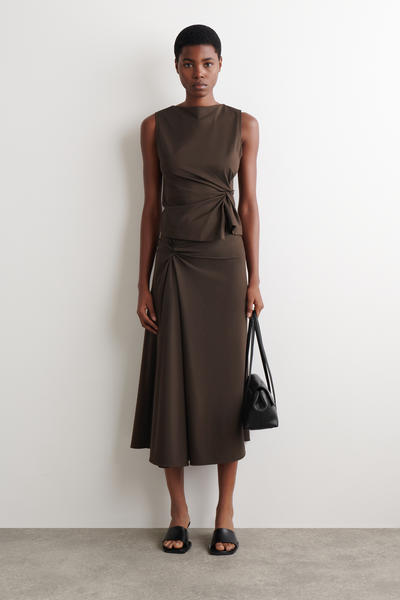 COS ツイストディテールジャージーミディスカート