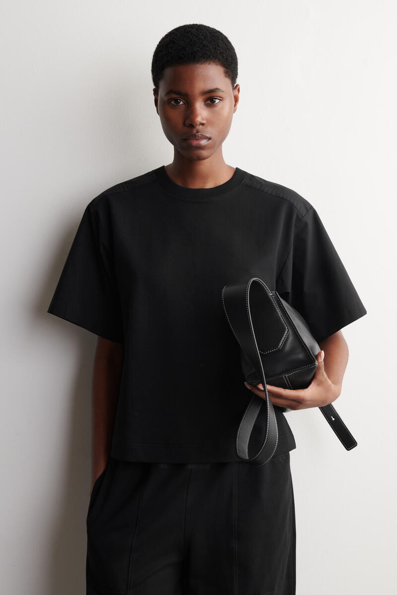 COS ポプリンパネル ジャージーTシャツ