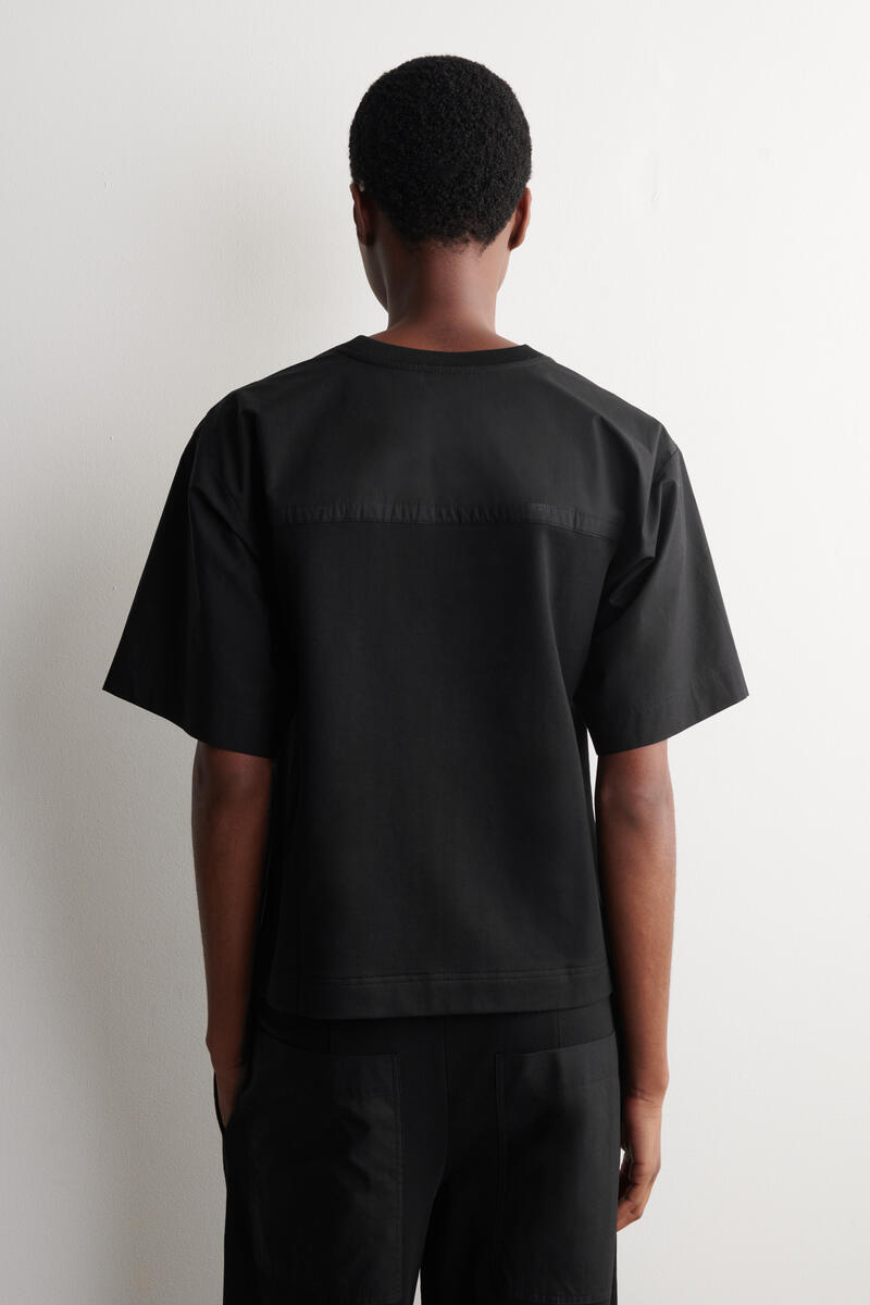 COS ポプリンパネル ジャージーTシャツ