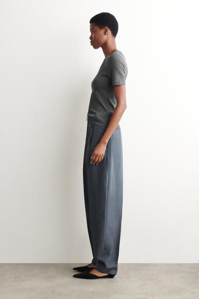 COS ポイントルニットTシャツ