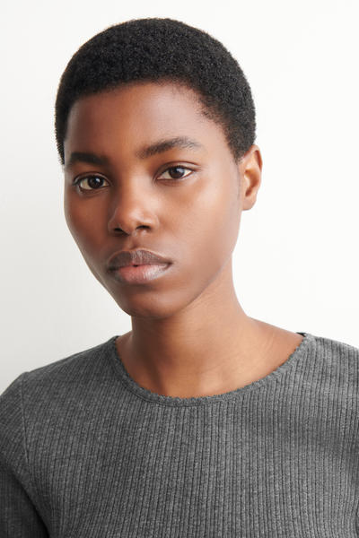 COS ポイントルニットTシャツ