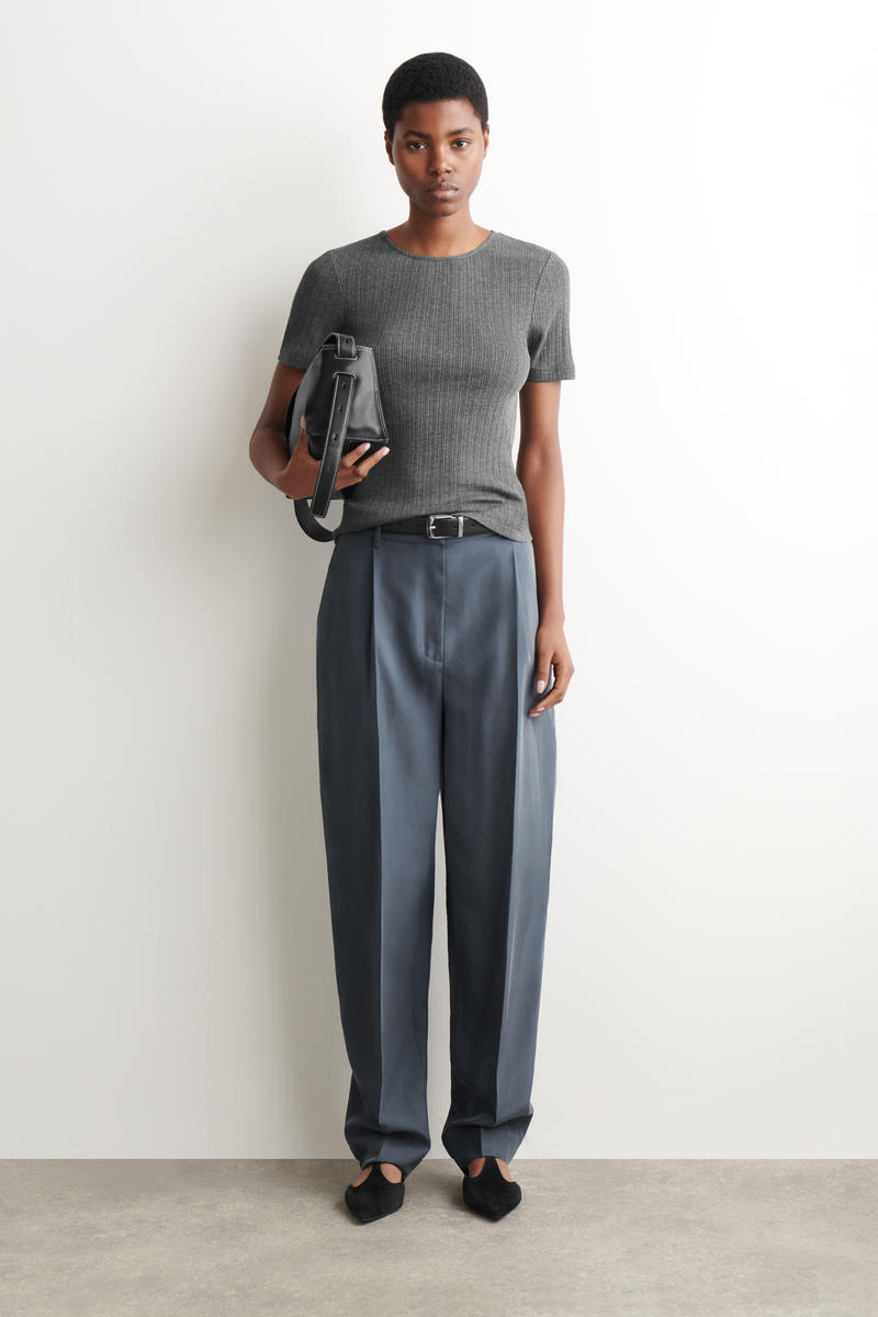 COS ポイントルニットTシャツ