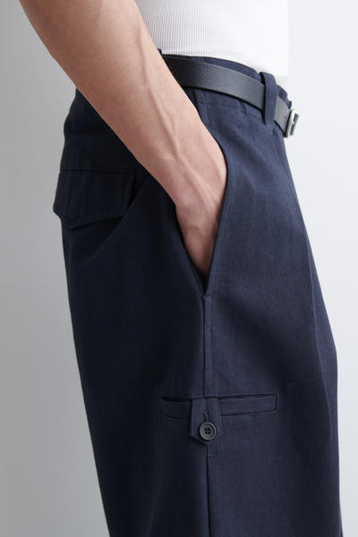 COS コットンブレンド バレルレッグユーティリティパンツ