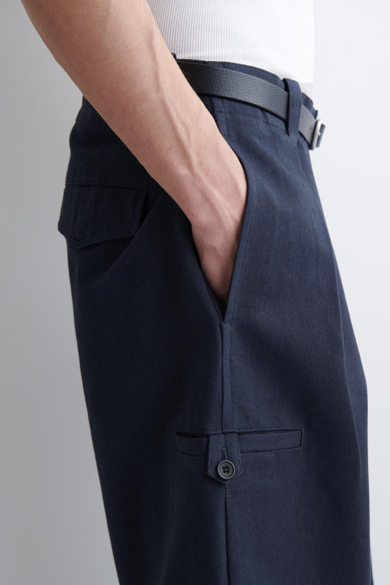 COS コットンブレンド バレルレッグユーティリティパンツ