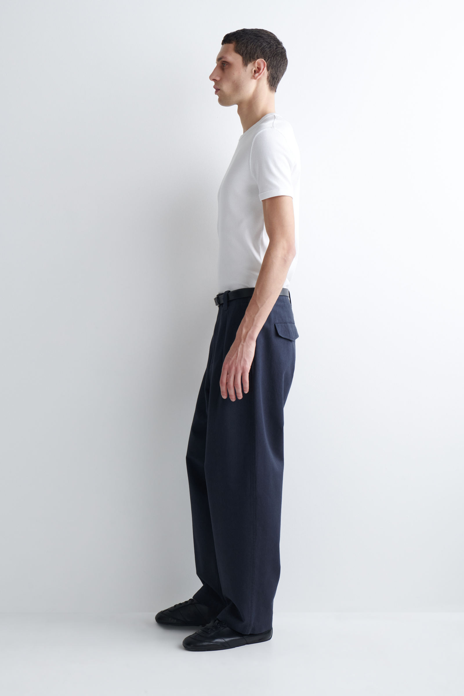 COTTON-BLEND BARREL-LEG UTILITY TROUSERS コットンブレンド バレル
