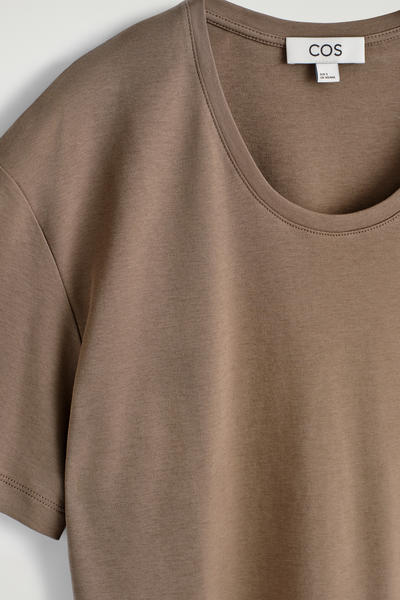 COS スクープネック コットンTシャツ