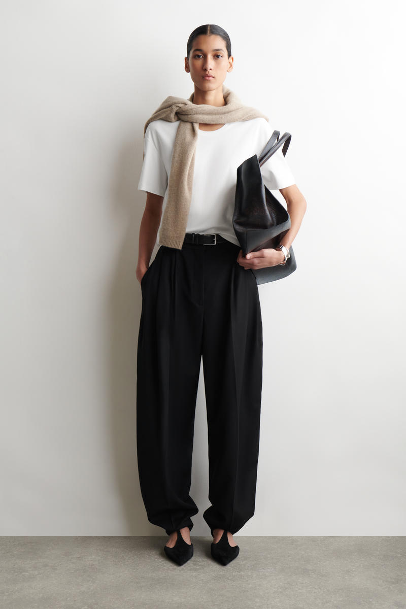 COS スクープネック コットンTシャツ