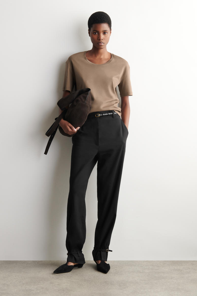 COS スクープネック コットンTシャツ