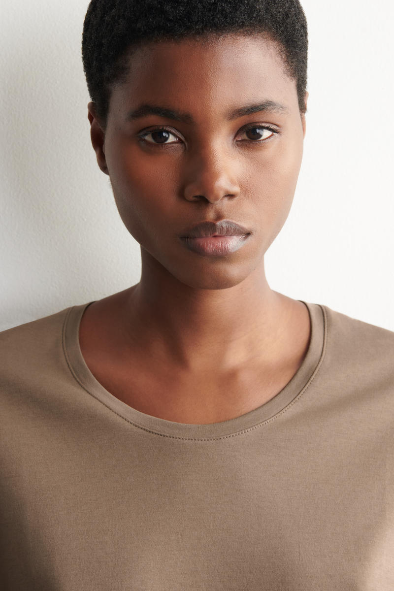 COS スクープネック コットンTシャツ