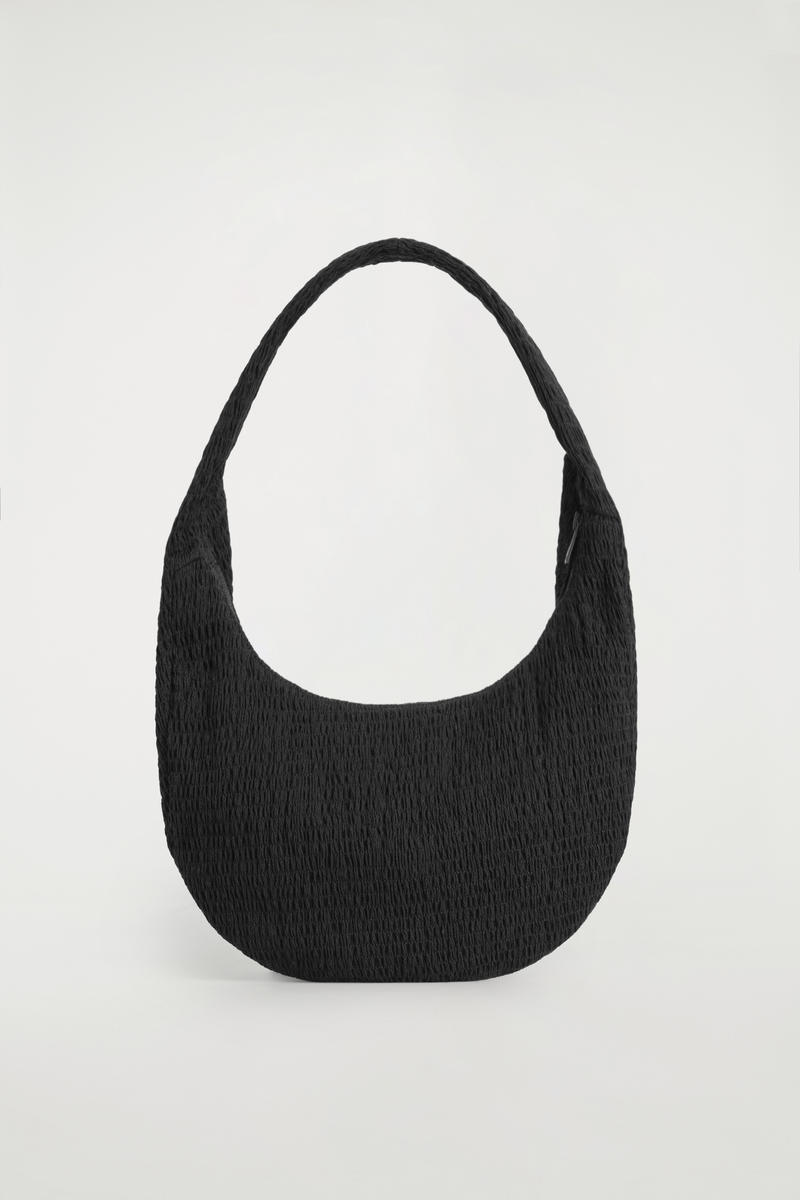 ⭐︎新品未使用 COS スモッキングショルダーバッグ ブラック SMOCKED SHOULDER BAG スモッキングショルダーバッグ ブラック｜COS