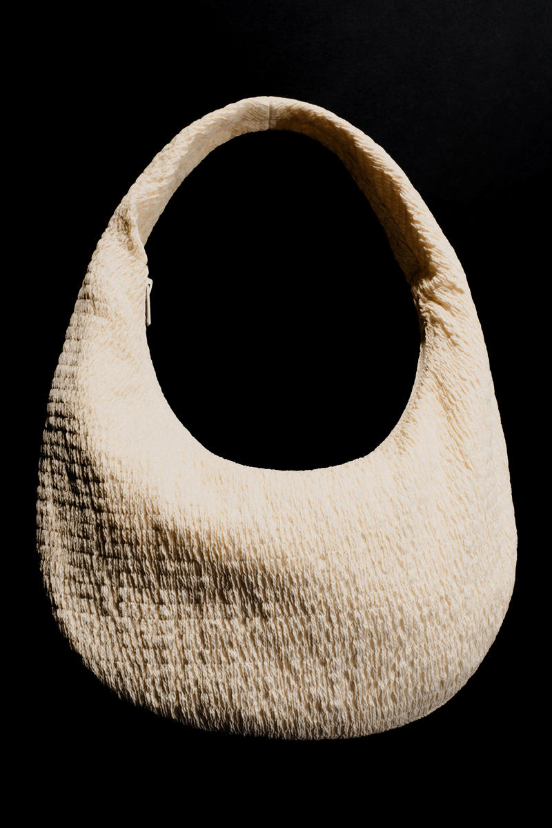 COS スモッキングショルダーバッグ