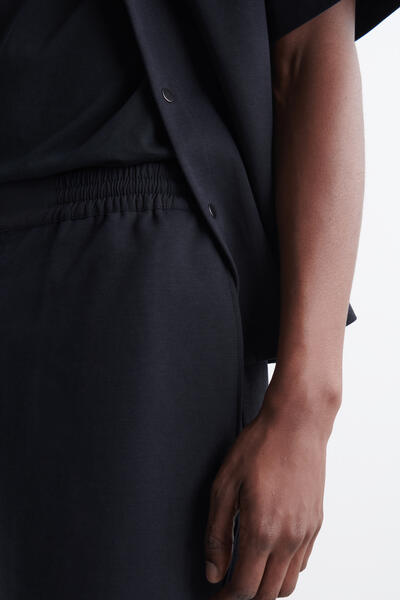 COS ウエストゴム パネルデザイン ジャージーショーツ