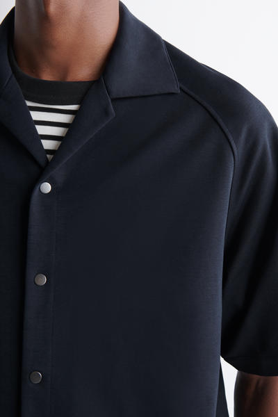 COS パネルユーティリティシャツ