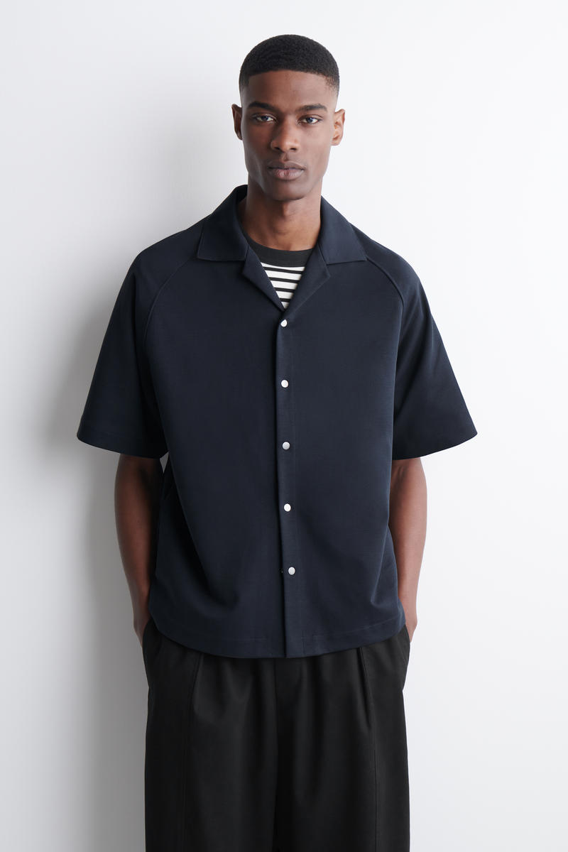 COS パネルユーティリティシャツ