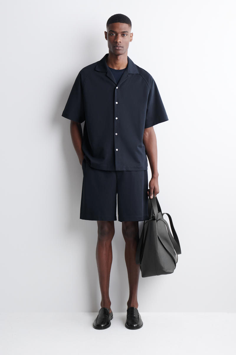 COS パネルユーティリティシャツ