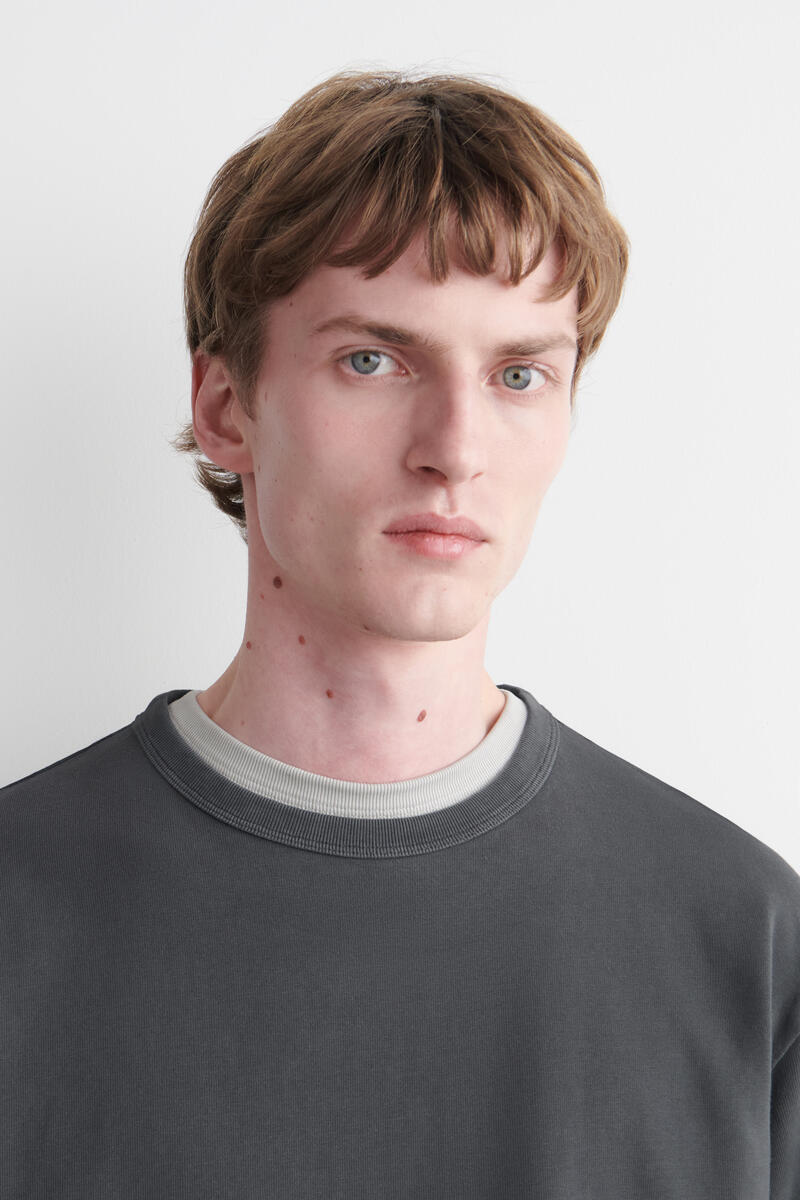 COS ヘビーウェイトコットンTシャツ