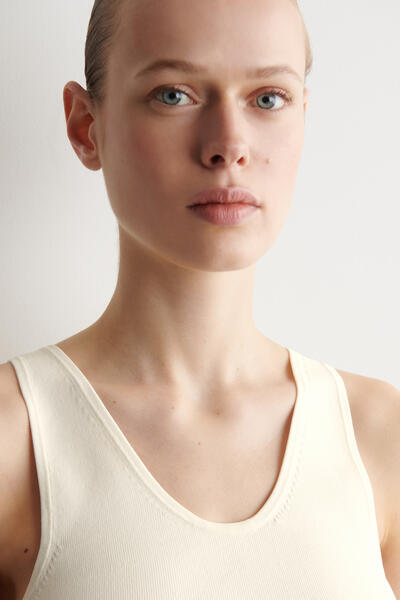 COS ニットスクープネック タンクトップ