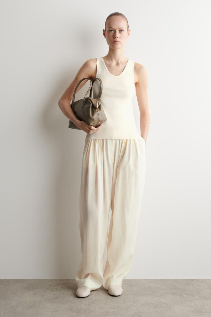 COS ニットスクープネック タンクトップ