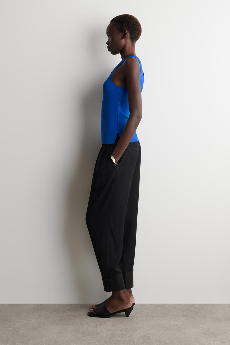 COS ニットスクープネック タンクトップ