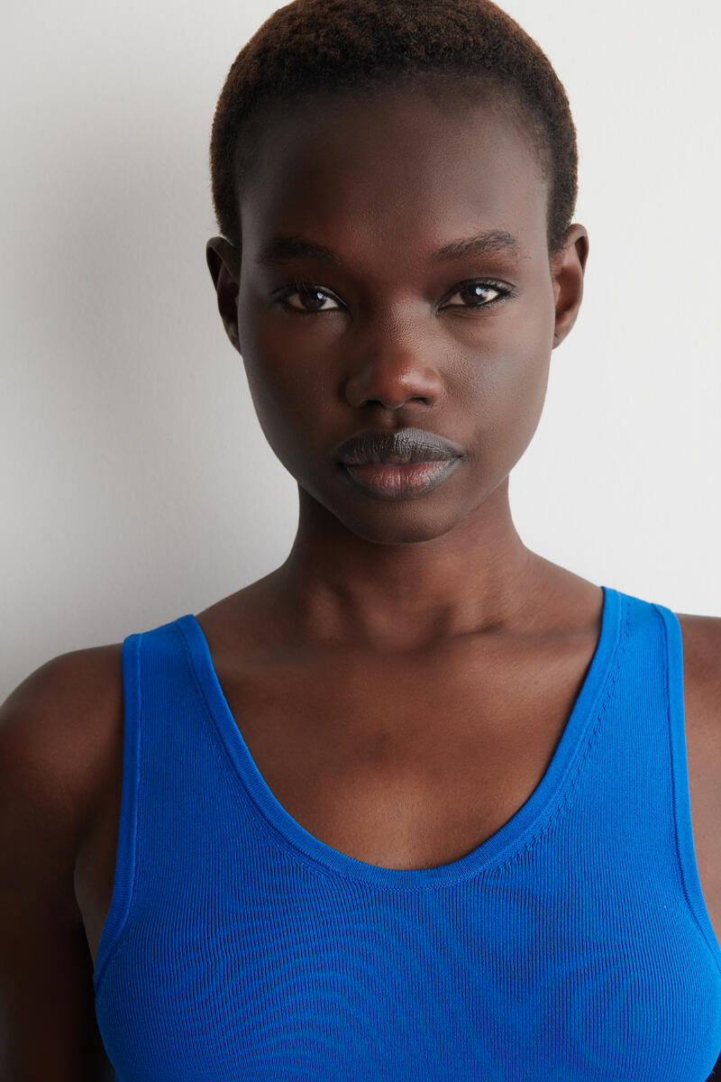 COS ニットスクープネック タンクトップ