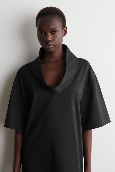 COS ファネルネック コクーンミニドレス