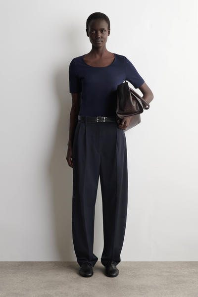 COS スリムスクープネックコットンTシャツ